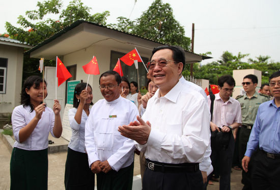 11 schools get gift of computers from China