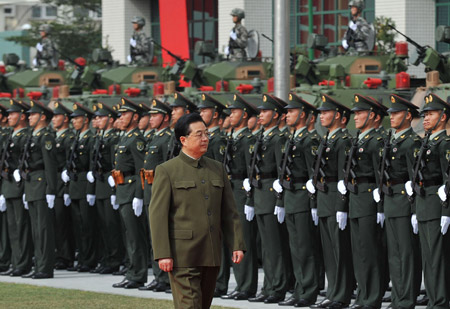 Hu inspects Macao troops, lauds soldiers