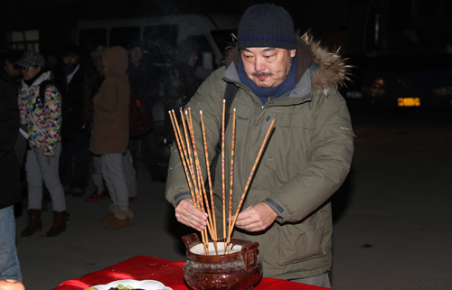 天上掉餡餅，砸中“愛國詩人”孔二狗
