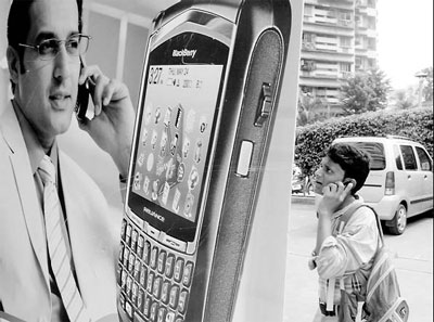 Blackberry Bold hopes to shake Apple's tree