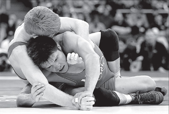 Cejudo grappling with MMA