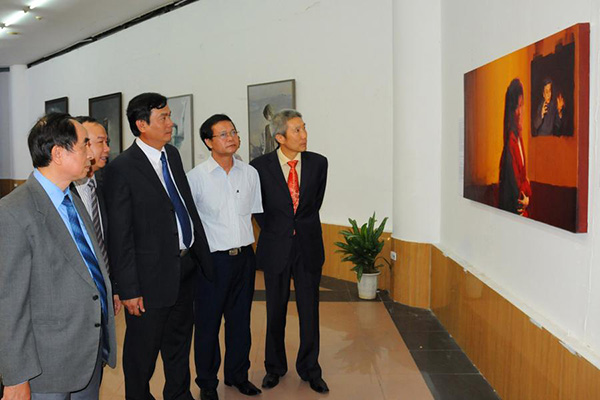 Young artists communicate China's development through stunning works in Vietnam