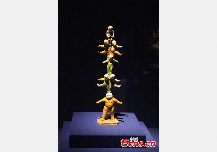 Tri-colored glazed pottery show held in Xi'an