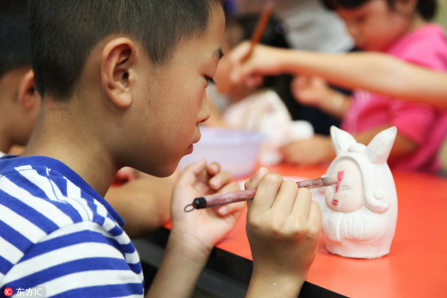 Cute clay rabbits welcome Mid-Autumn Festival