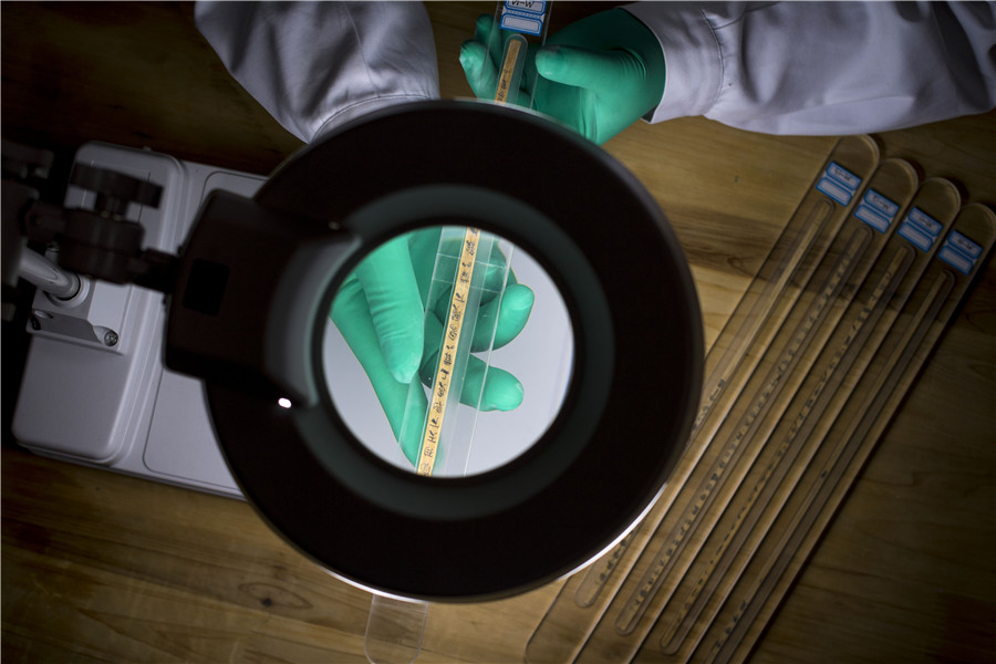 Restorers revive cultural relics in Hubei