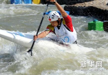 中國(guó)選手滕志強(qiáng)激流回旋男子單人劃艇決賽摘金