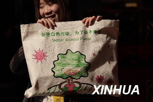 圖文：兩會勁吹環(huán)保風(fēng) 環(huán)保布袋服務(wù)兩會