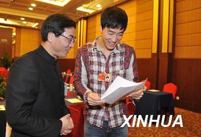 明星委員向全國政協(xié)報到