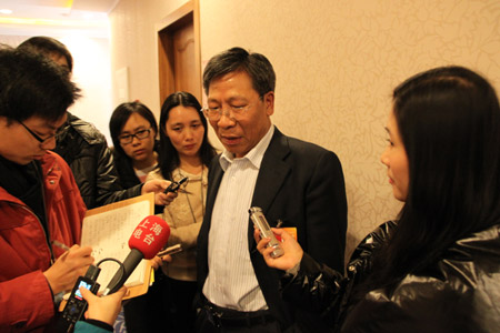 教育、科技屆政協委員受媒體追捧(組圖)