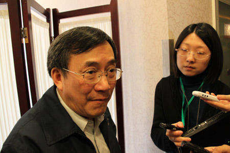 教育、科技屆政協委員受媒體追捧(組圖)
