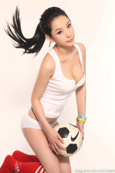 徐黛妮變身動(dòng)感足球?qū)氊? style=