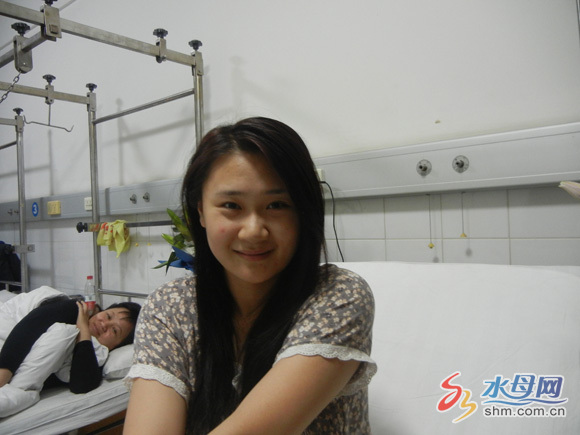 山東龍口“最美女孩”：以身擋車救人匯聚大愛