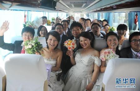 揚州舉行大學生“村官”集體婚禮
