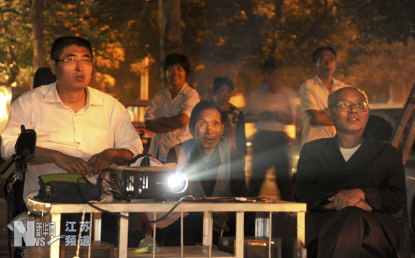 徐州殘疾人陳保民：多年義務(wù)為居民放電影