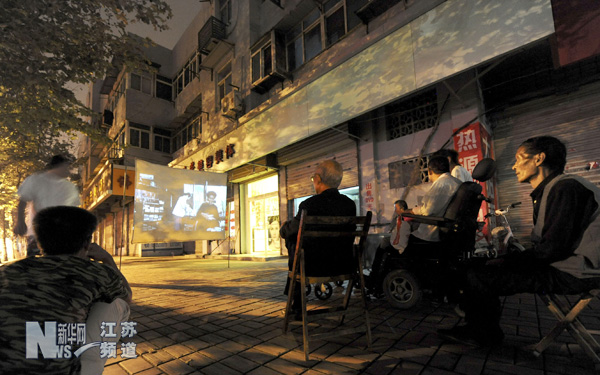 徐州殘疾人陳保民：多年義務(wù)為居民放電影