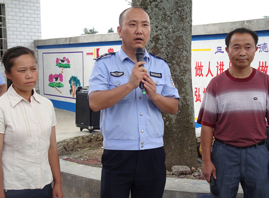 貴州“幫聯駐”：駐村干部舍小家為大家