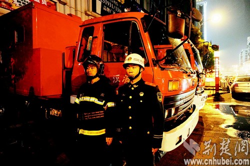 [新春走基層]武漢消防支隊(duì)官兵除夕守護(hù)萬家平安