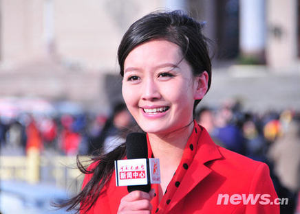 近拍兩會(huì)“當(dāng)紅”女主播