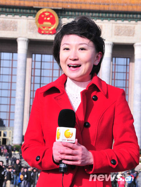 近拍兩會“當(dāng)紅”女主播