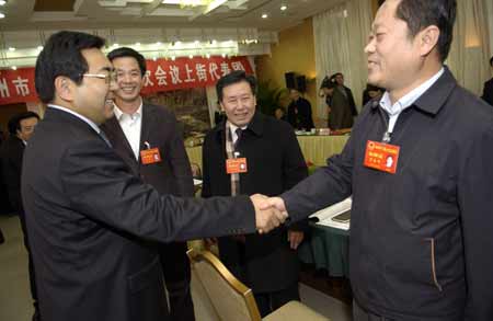 鄭州兩會報道：鄭州市委書記連維良看望人大代表