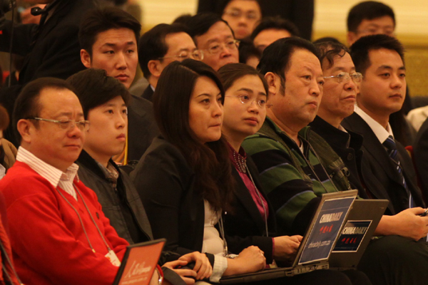 本網(wǎng)記者在記者會現(xiàn)場