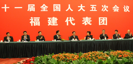 中共中央政治局常委、中央紀委書記賀國強看望人大福建代表團（組圖）