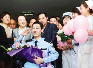 90后“最美學警”感動社會 李博亞：不后悔