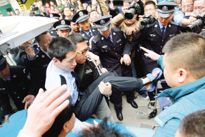 90后“最美學警”感動社會 李博亞：不后悔