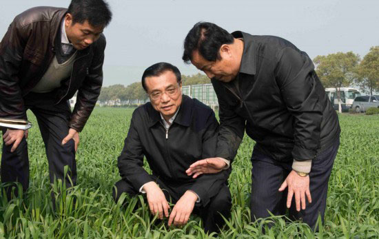 李克強在江蘇上?？疾? style=