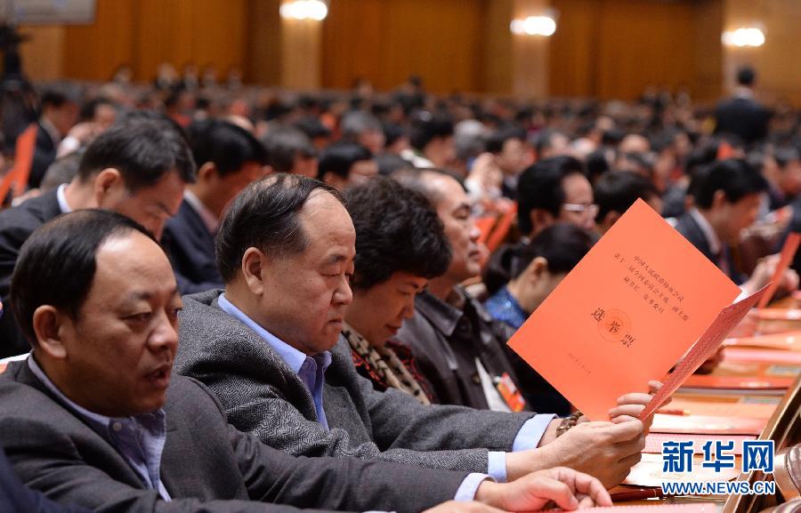 莫言查看選票