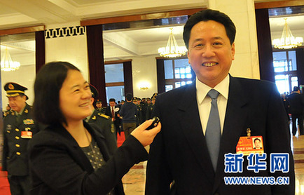 大會(huì)堂里“堵”省長