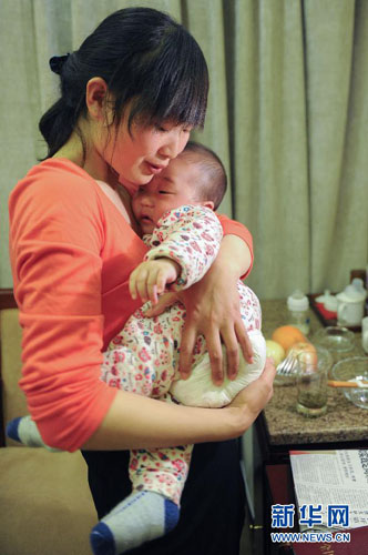 全國人大代表彭偉平攜子進京參會