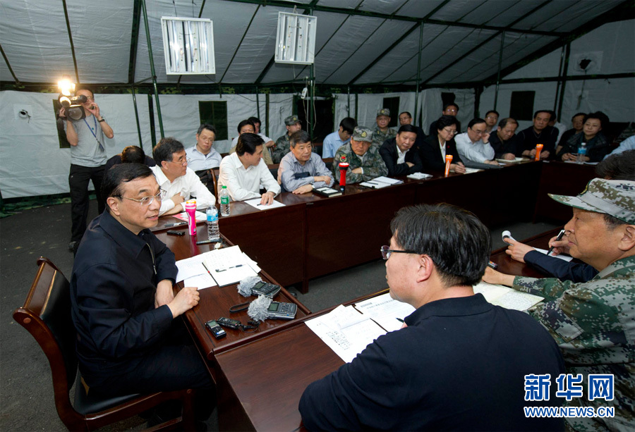 李克強抵達四川蘆山地震災區指導抗震救災工作