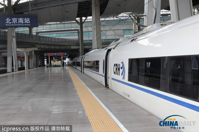 京津城際首開“加長版” 列車 可載千人