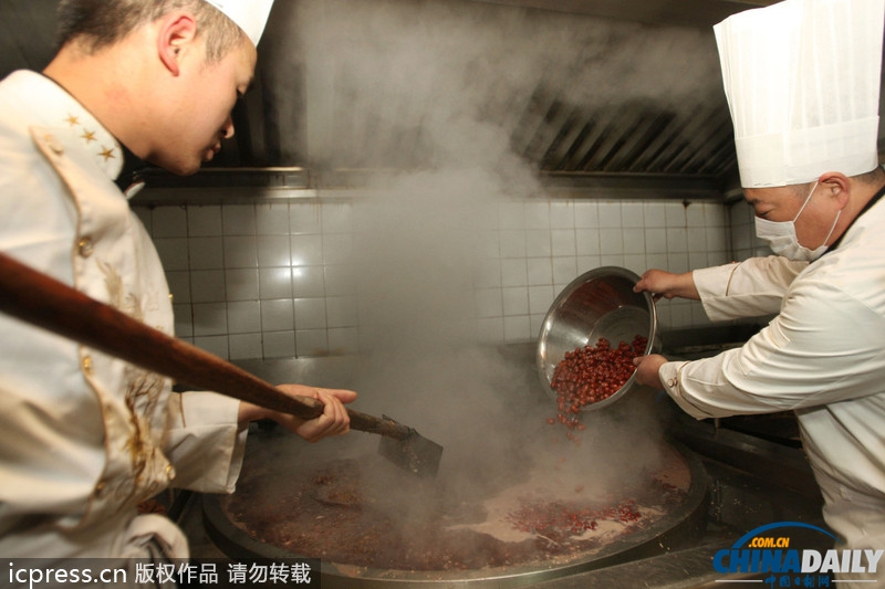 臘八節各地熬制臘八粥供市民免費領取