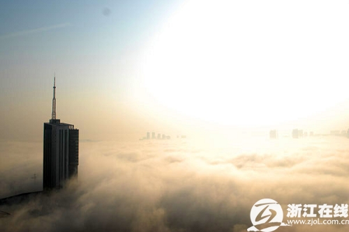 杭州大霧景色如海市蜃樓 煙波浩渺蔚為壯觀