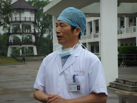 福州肺科醫院調集省內知名兒科專家對患者蹲點治療