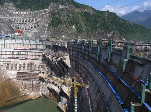 云南華能小灣水電站首臺(tái)機(jī)組正式投產(chǎn)發(fā)電