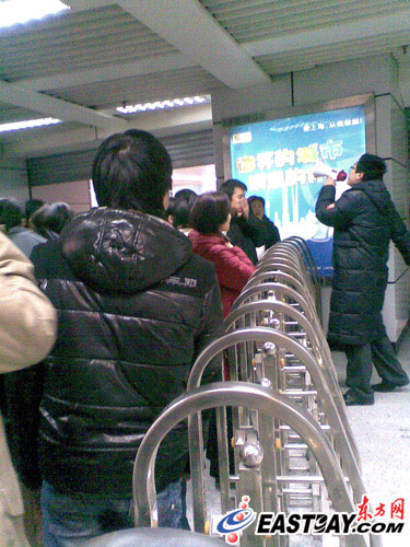 上海地鐵1號(hào)線今早兩車碰撞全線停運(yùn)