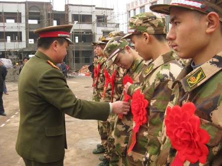 宜賓縣500名新兵奔赴軍營(yíng)