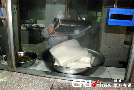 志愿者在山里學校的晚餐(組圖)