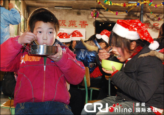 志愿者在山里學校的晚餐(組圖)