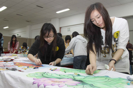 海外華裔大學生用畫筆直抒思鄉(xiāng)之情(組圖)