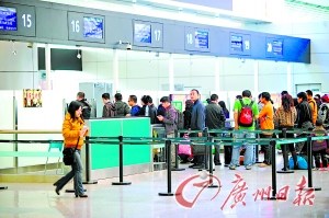 廣州火車站滯留乘客達(dá)到7萬將不驗(yàn)身份證