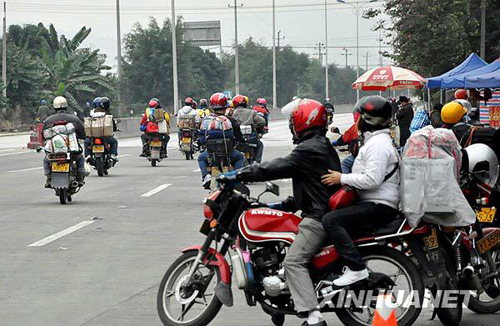 珠三角農民工組成10萬“摩托車大軍”返鄉