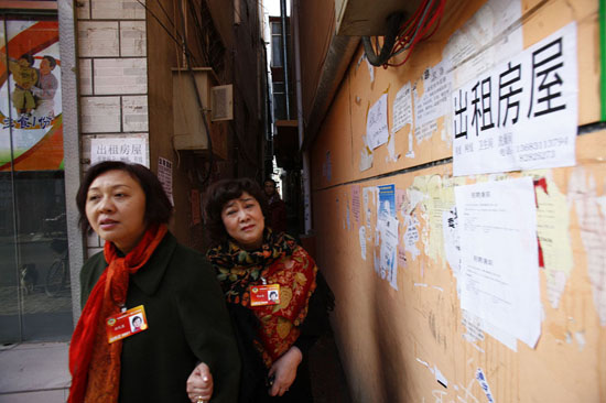全國政協(xié)委員北京唐家?guī)X落淚訪“蟻族”(組圖)