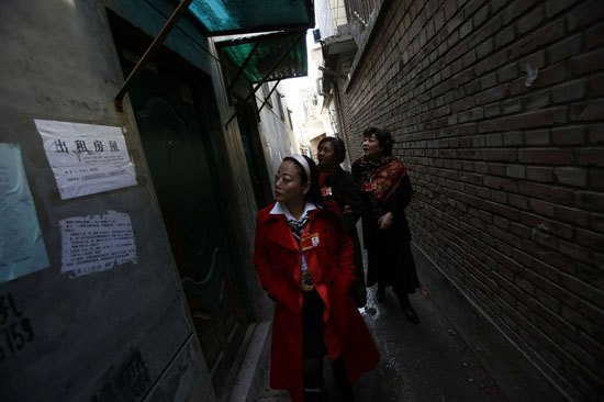 全國政協(xié)委員北京唐家?guī)X落淚訪“蟻族”(組圖)