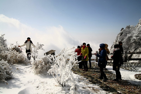 雪后初晴現(xiàn)神農(nóng)架絕美景致（圖）