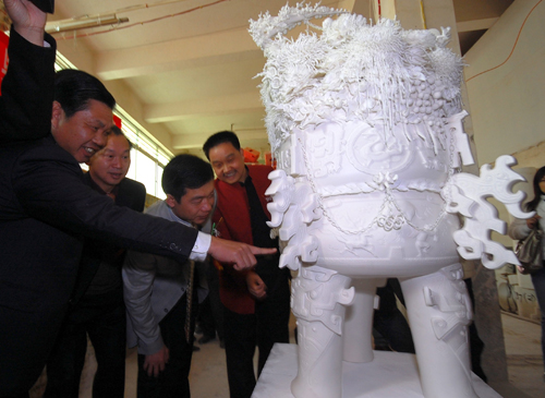 世界首件奧運主題瓷鼎將參展上海世博會