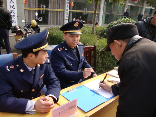 江蘇省盱眙舊鋪工商分局開展消費(fèi)維權(quán)咨詢活動(dòng)